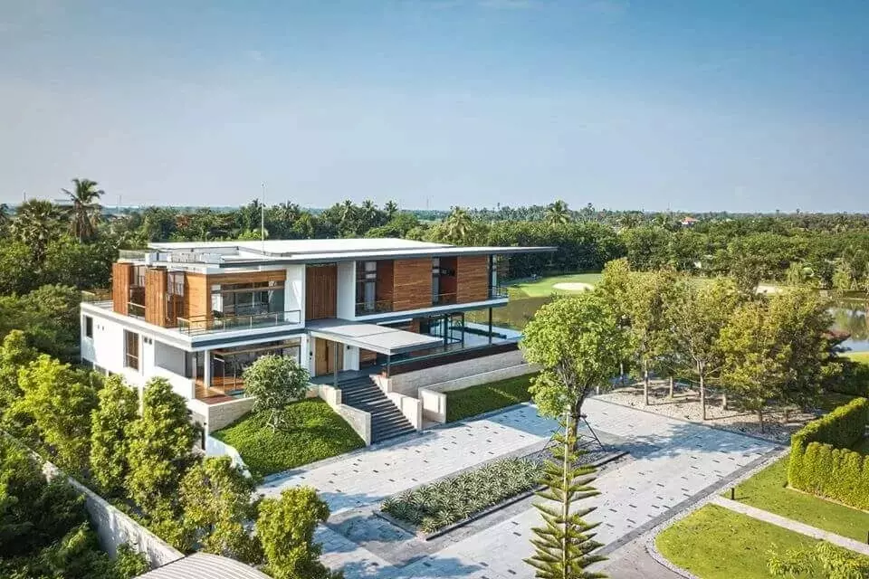 Căn villa có diện tích rộng lớn kết hợp hài hòa giữa không gian thiên nhiên và khối công trình nhà ở