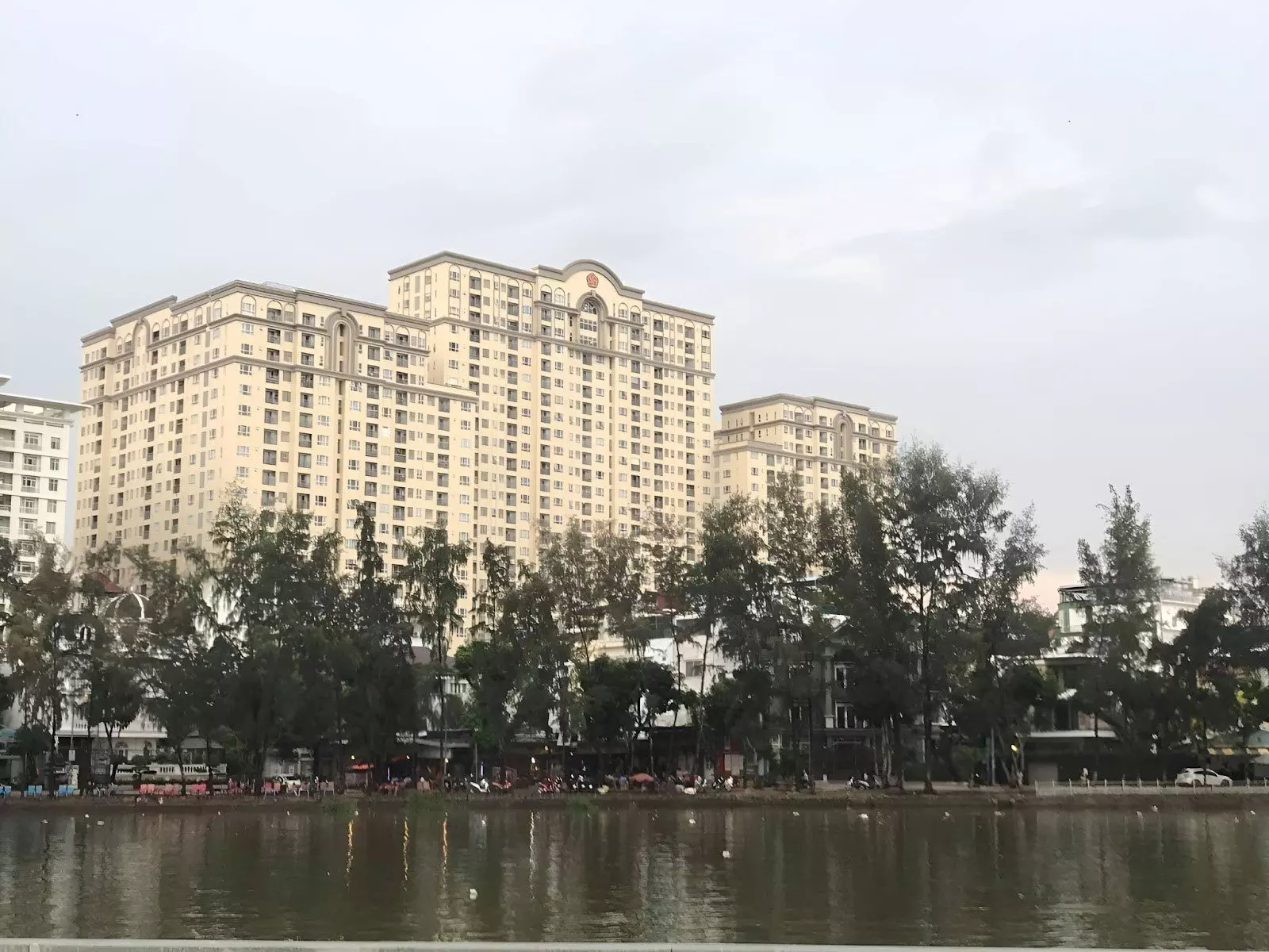 Góc view sông từ căn hộ chung cư Sài Gòn Mia