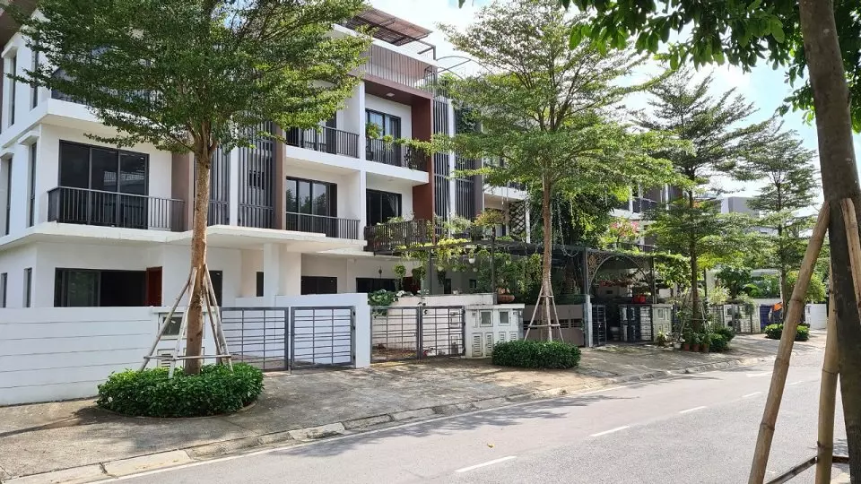 Camelia Homes là khu liền kề có mật độ xây dựng thấp và cảnh quan đẹp nhất trong khu đô thị Gamuda Garden