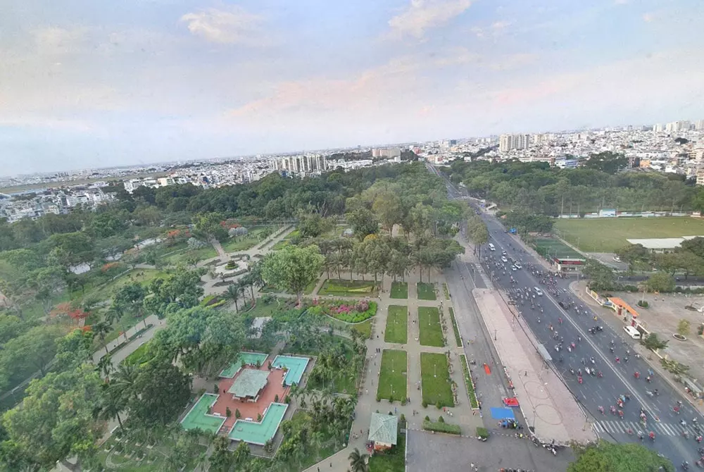 view nhin tu can ho garden gate ra duong hoang minh giam