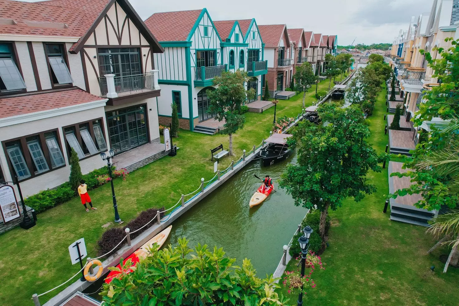 Cảnh sắc yên bình bên dòng Lagoon