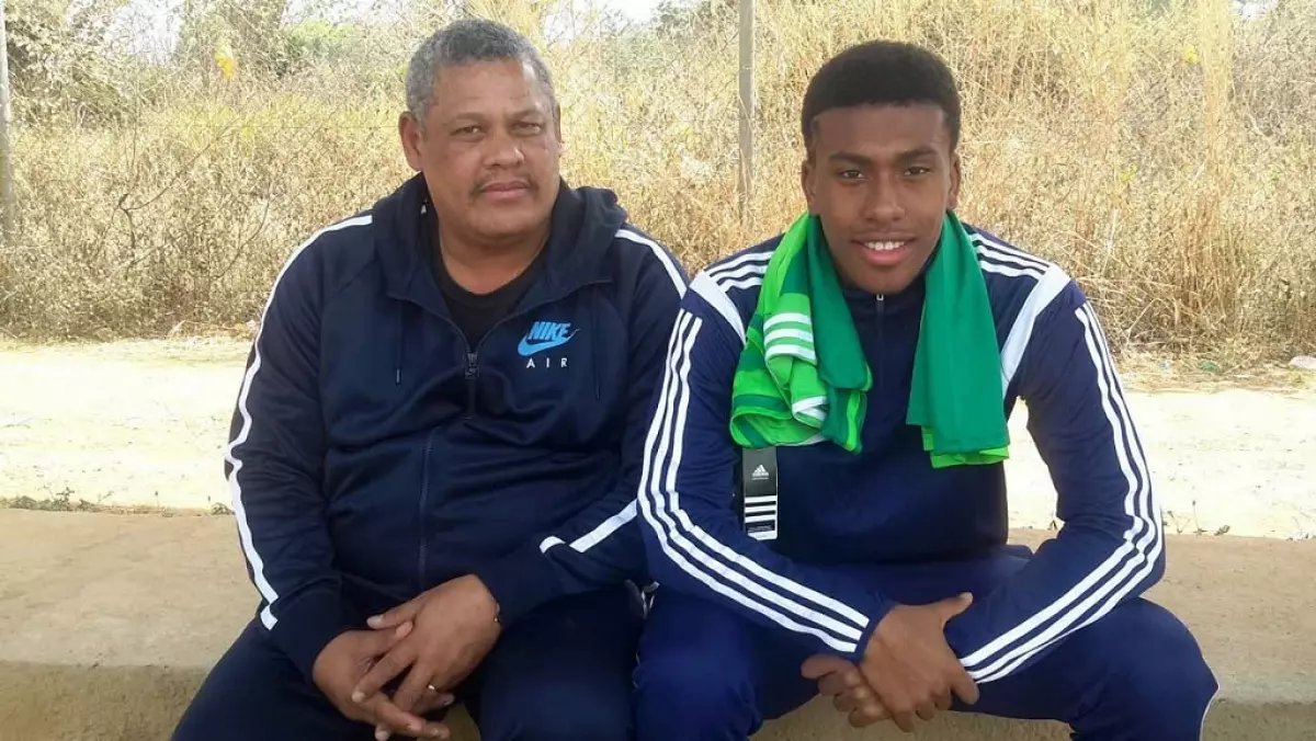 Alex Iwobi với cha, Chuba Iwobi