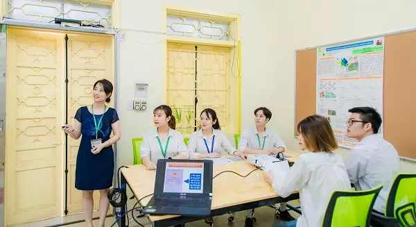 Giảng viên hướng dẫn sinh viên nghiên cứu khoa học