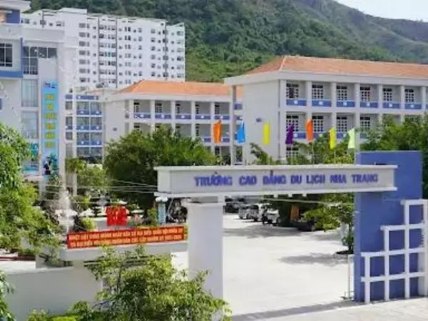 Trường Cao Đẳng Du Lịch Nha Trang cách khu vực bến du thuyền 2,6km