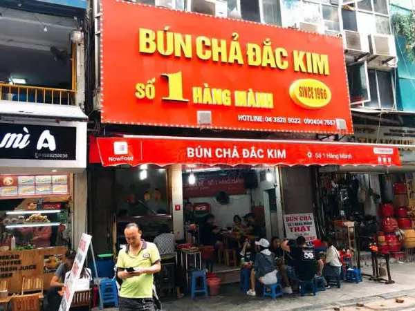 Ẩm thực bún chả tại phố Hàng Mành Hoàn Kiếm