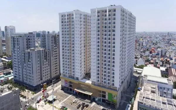 Bể bơi tại chung cư quận Tân Phú Oriental Plaza (Nguồn: Batdongsan)