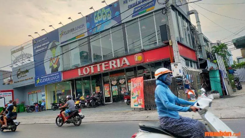 Lotteria ở đường Nguyễn Văn Quá có vị trí kinh doanh rất thuận lợi