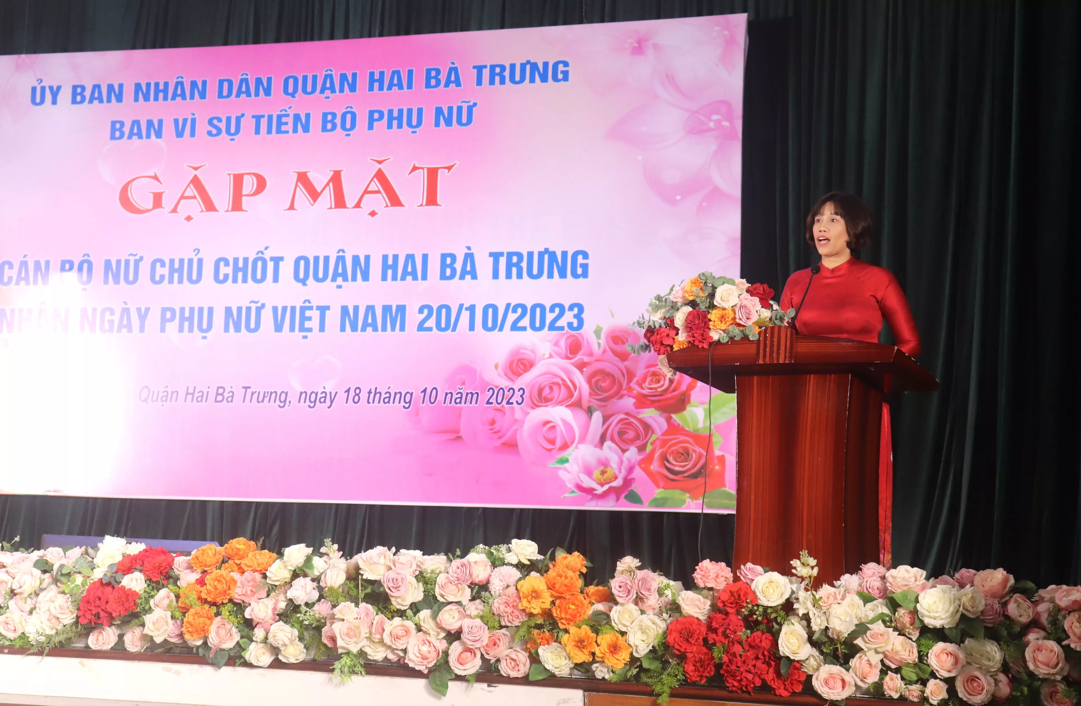 Chủ tịch UBND quận Hai Bà Trưng Nguyễn Quang Trung gửi những lời chúc mừng tốt đẹp nhất đến toàn thể chị em nữ cán bộ chủ chốt quận