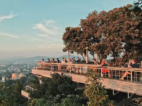 Chuồn Chuồn Bistro & Skybar - Cafe đỉnh đồi tại Phú Quốc với view hoàng hôn cực hot